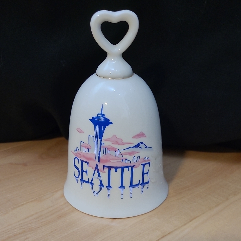 Seattle Souvenir Bell with Heart Handle